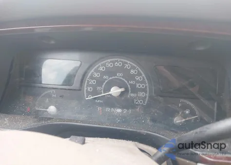 2004 Lincoln Town Car Ultimate z USA, uszkodzony, nr VIN 1LNHM83W44Y676816